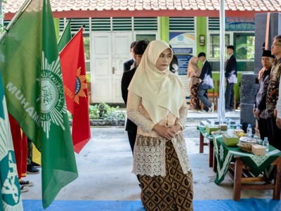 Iring-iringan Siswa Kelas IX 