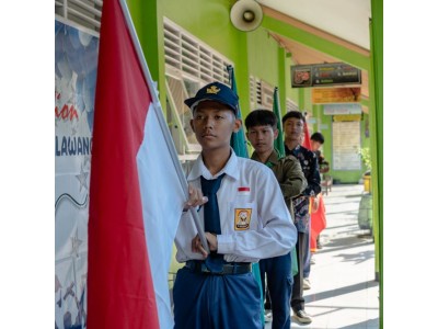 Iring-iringan Siswa Kelas IX 